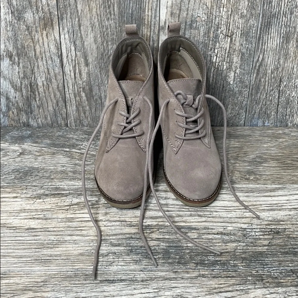 Sonoma suede platform 6.5 med